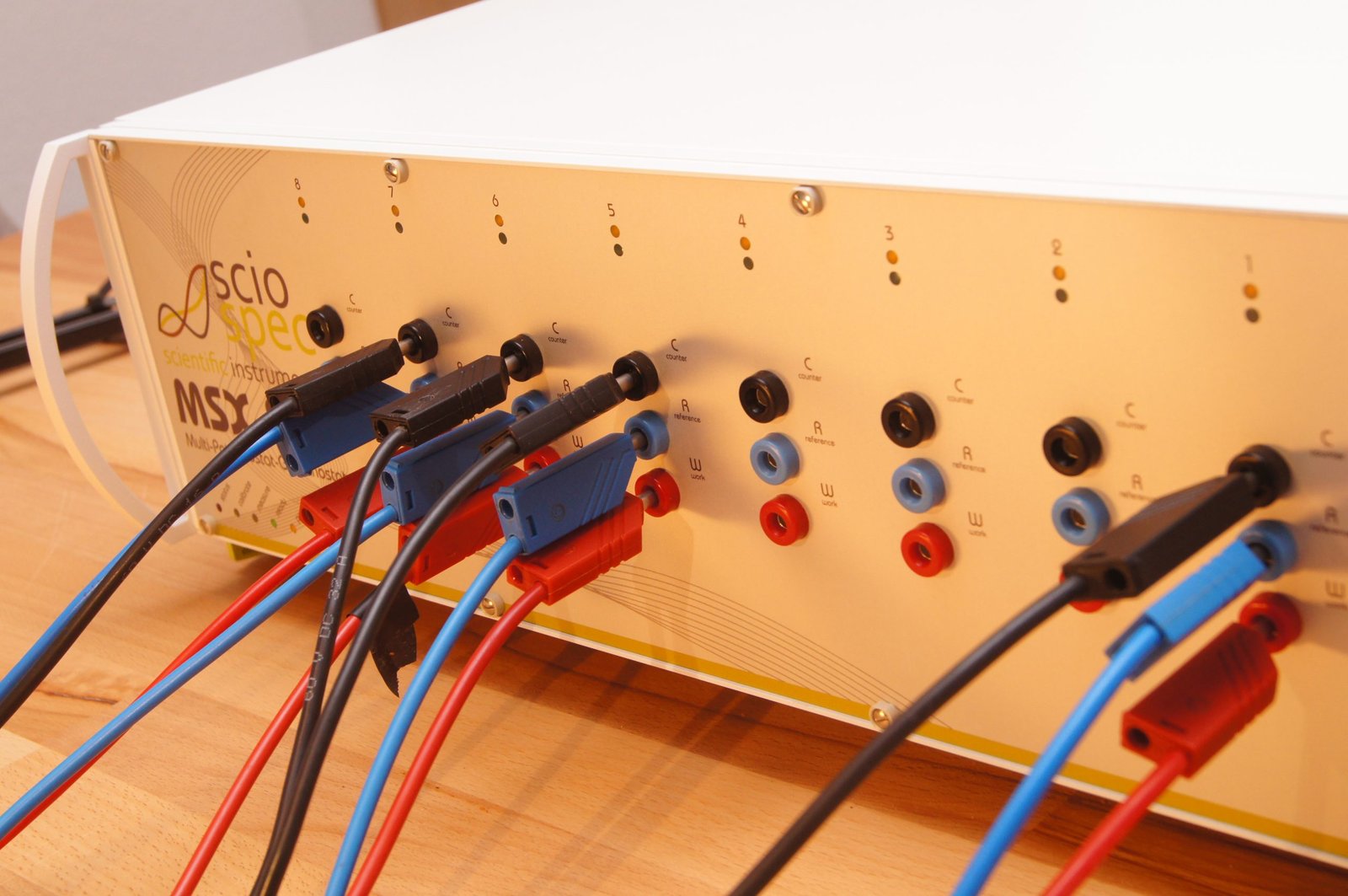 8 channel Potentiostat